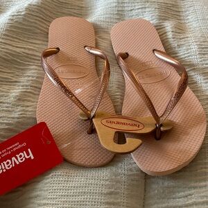 *NWT* Havaianas Slim flip flops
